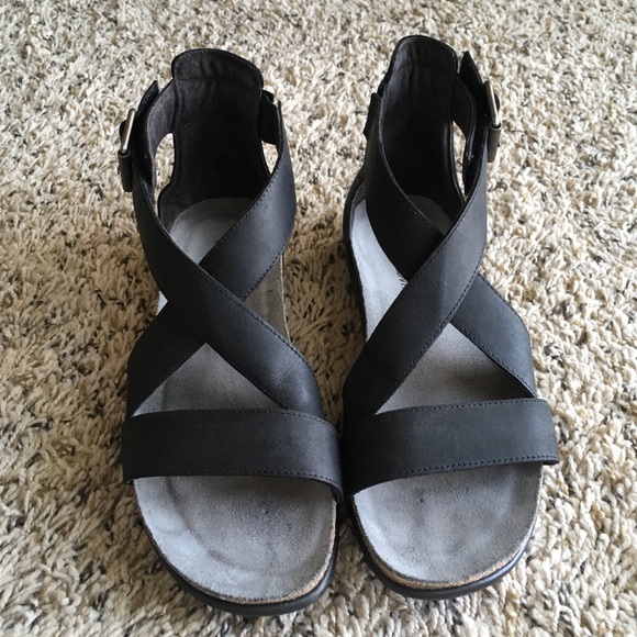 naot rianna crisscross sandal